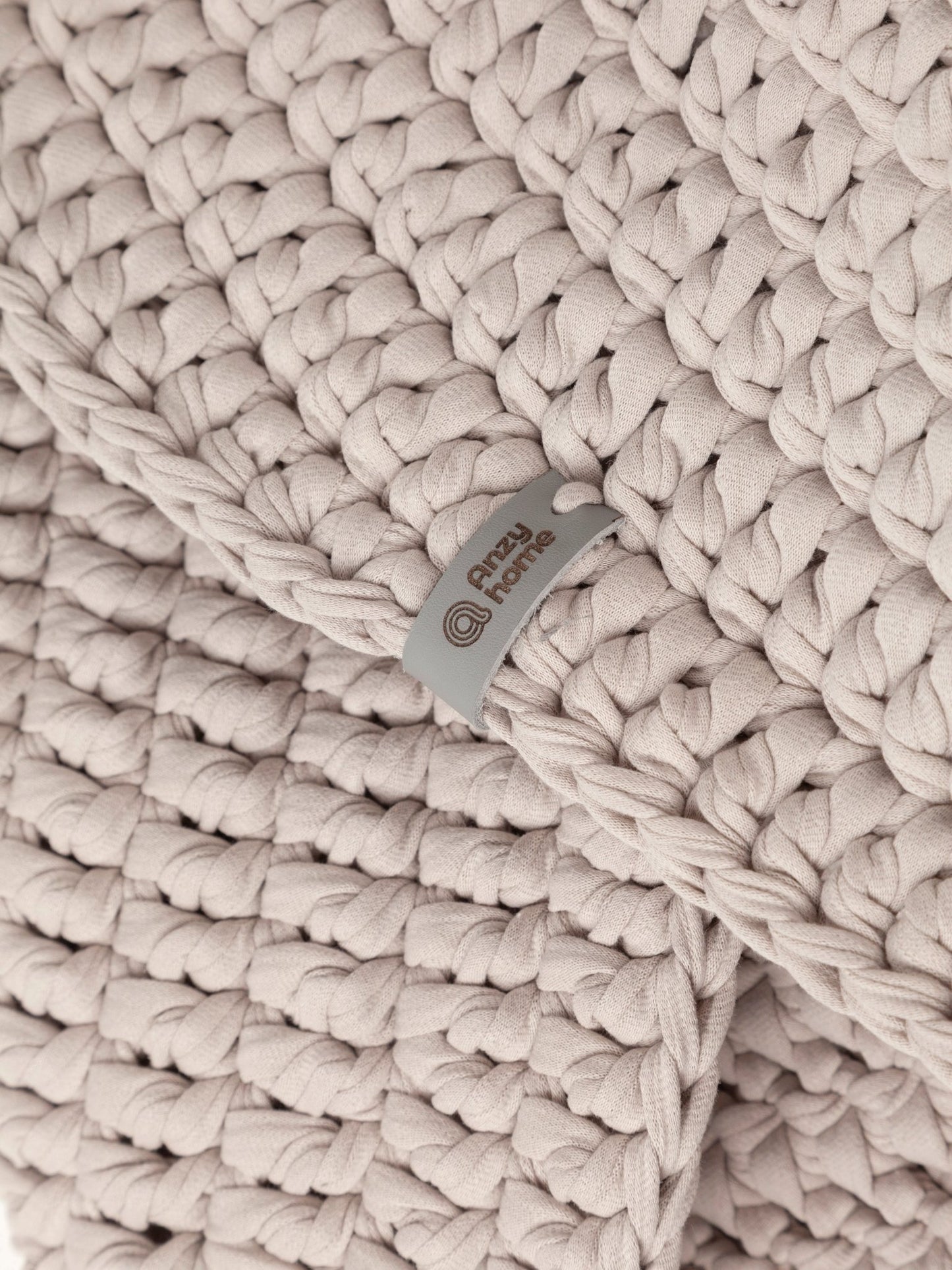 ANZY HAND-WOVEN SOLID AREA RUG - The Modern Heritage