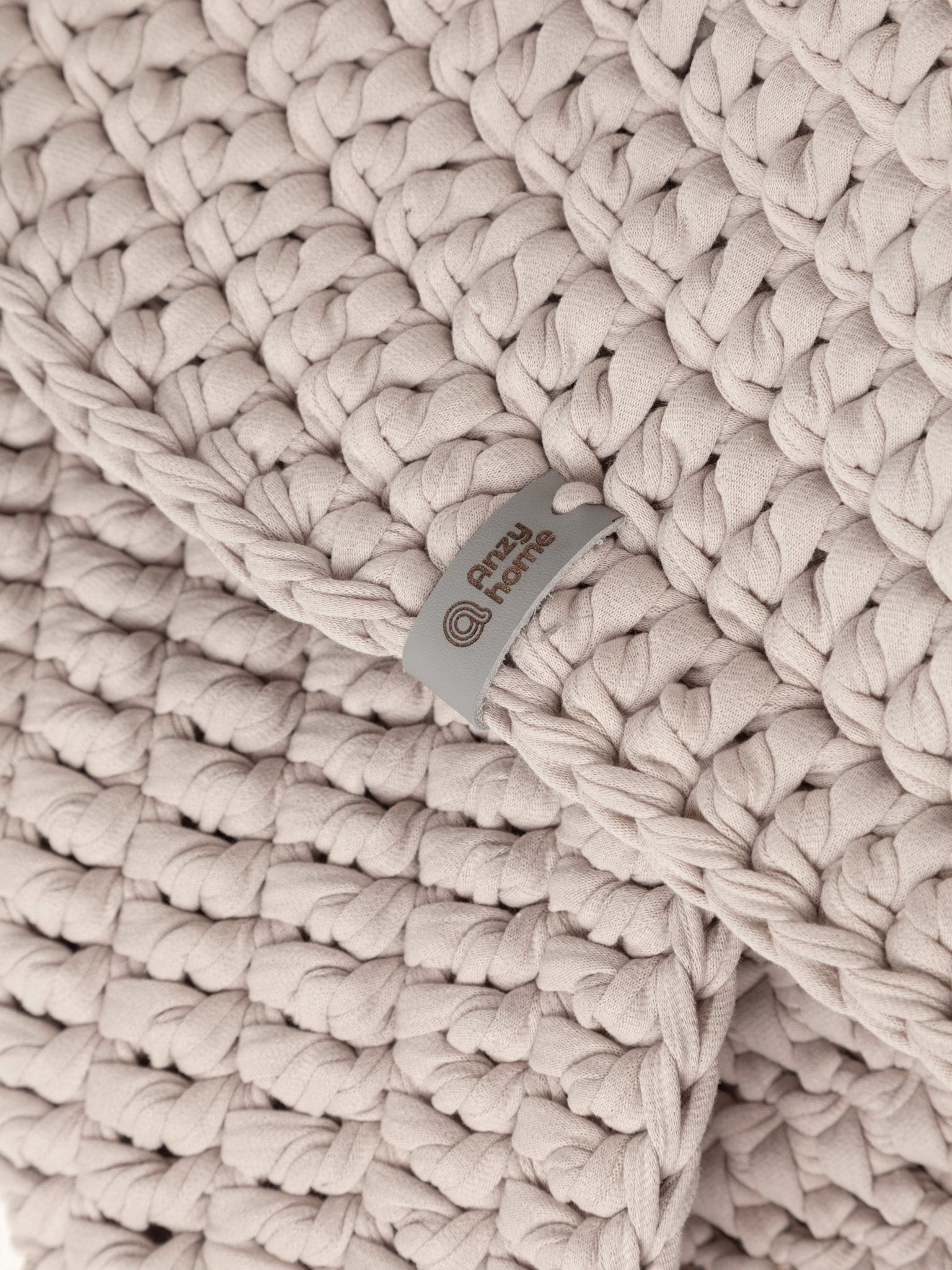 ANZY HAND-WOVEN SOLID AREA RUG - The Modern Heritage