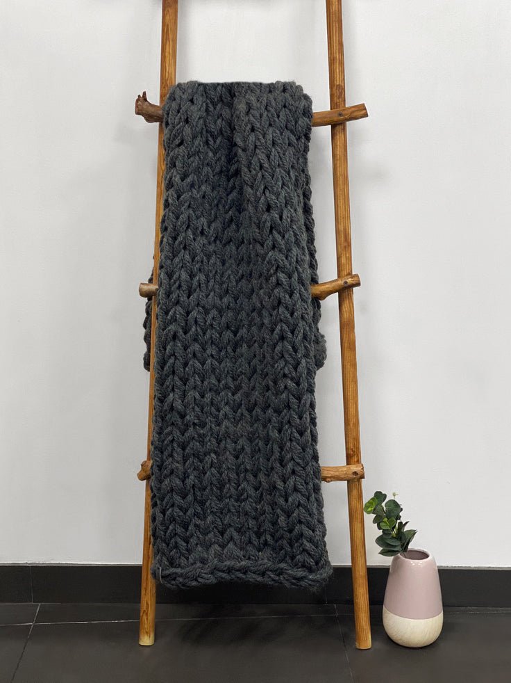 CHUNKY KNIT BLANKET GRAPHITE - The Modern Heritage