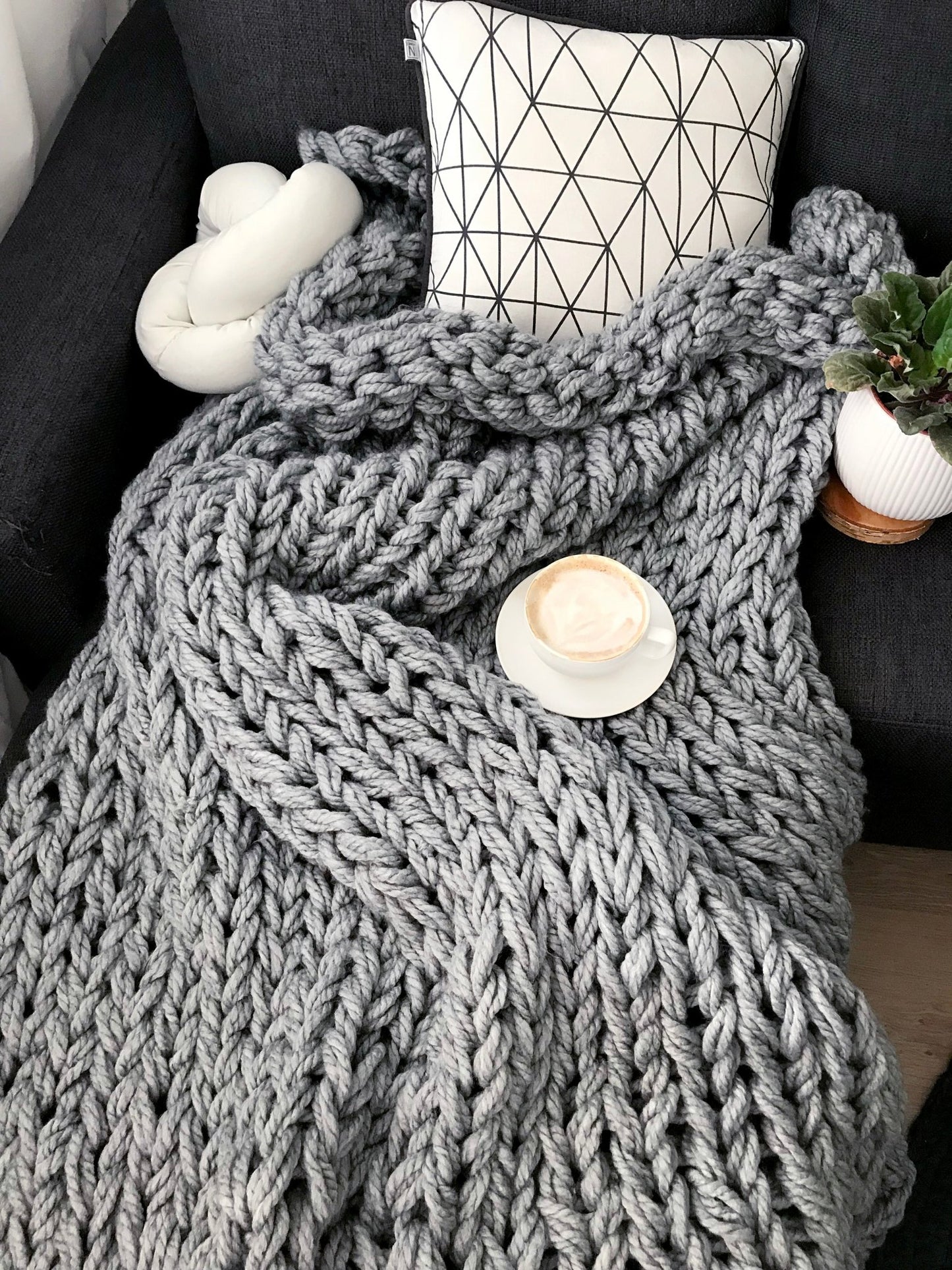 CHUNKY KNIT BLANKET GREY - The Modern Heritage