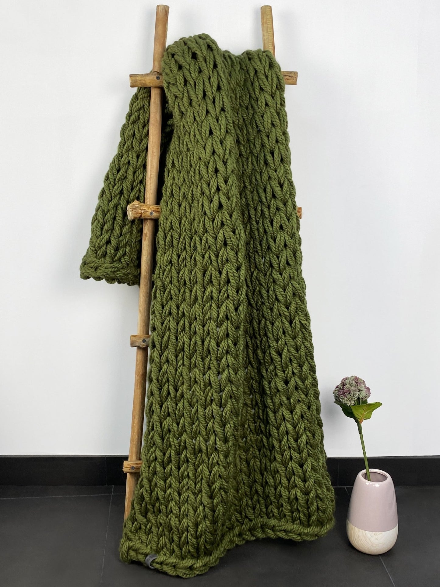 CHUNKY KNIT BLANKET MOSS GREEN - The Modern Heritage