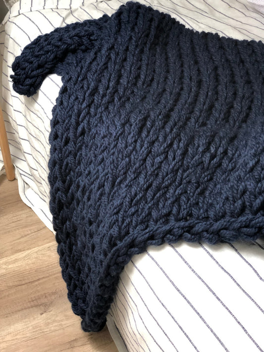 CHUNKY KNIT BLANKET NAVY - The Modern Heritage