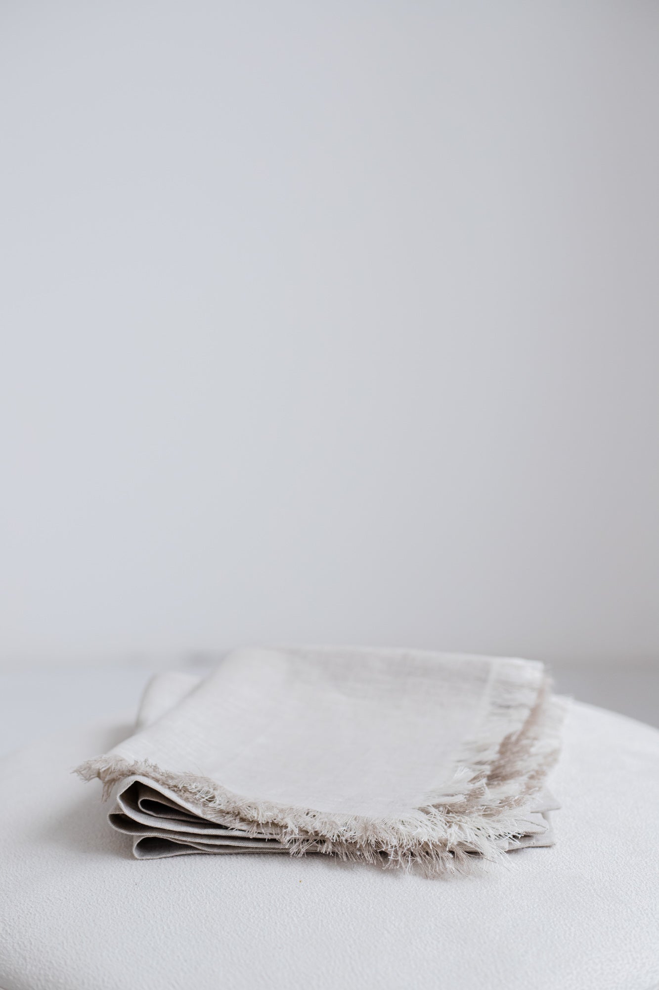 FRINGED EDGE LINEN NAPKINS LIGHT GREY SET OF 2 - The Modern Heritage