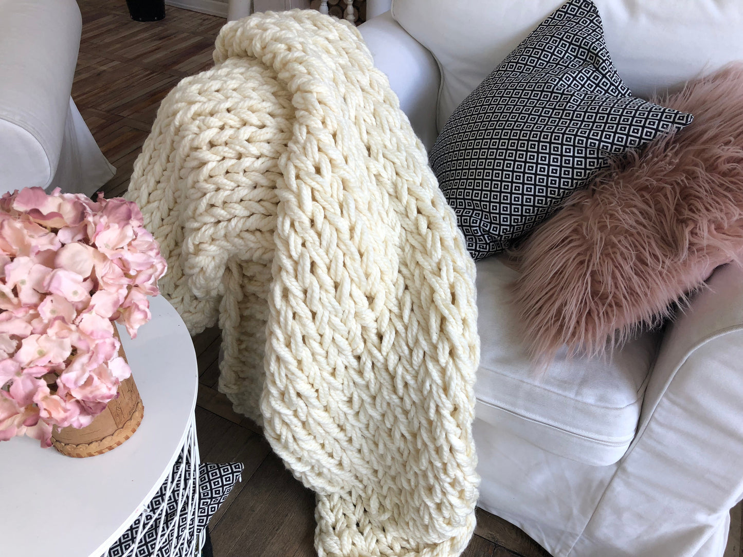Handknit Chunky Knit Blanket Cream - The Modern Heritage