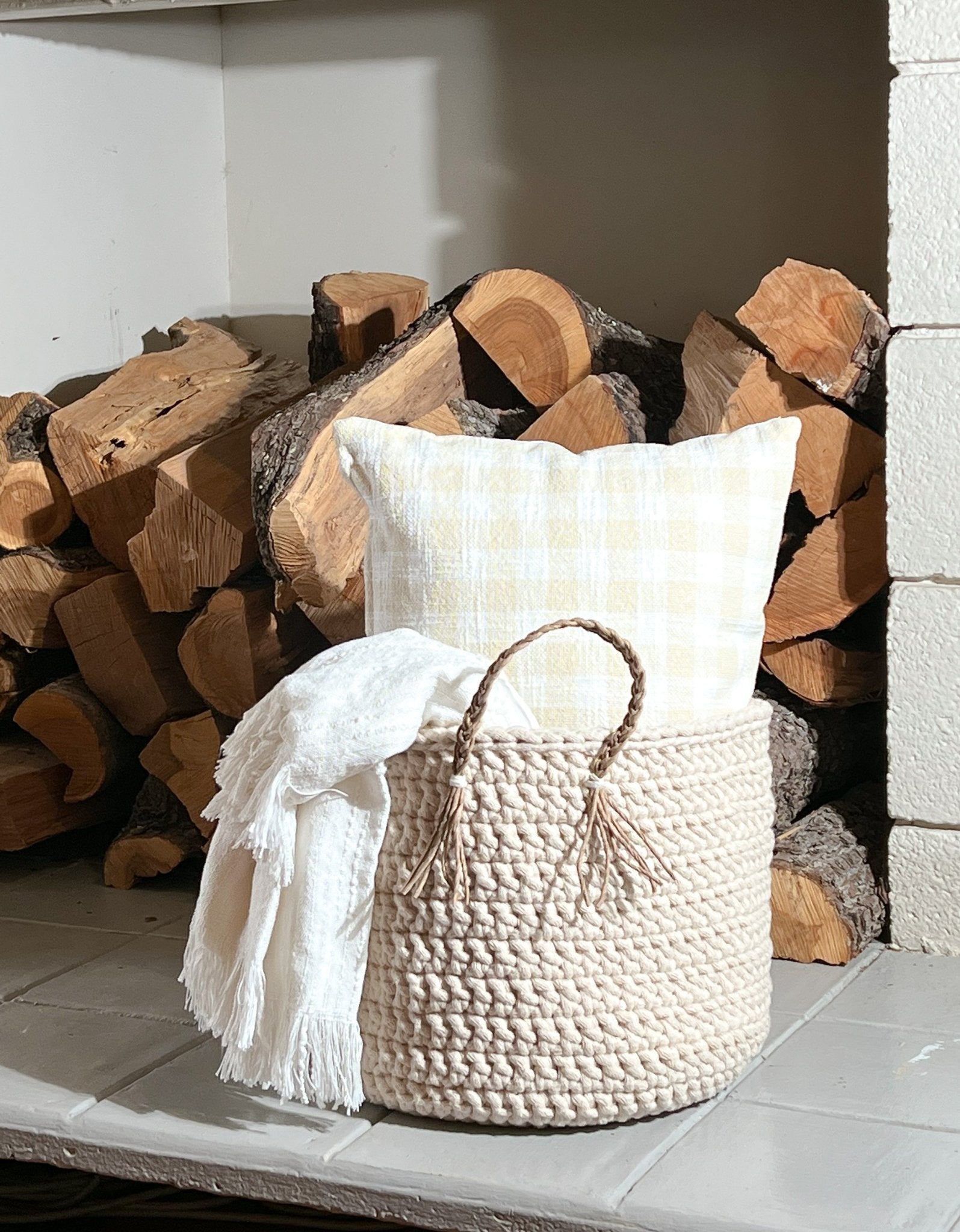 MOLODA HAND-WOVEN BASKET MEDIUM BEIGE - The Modern Heritage