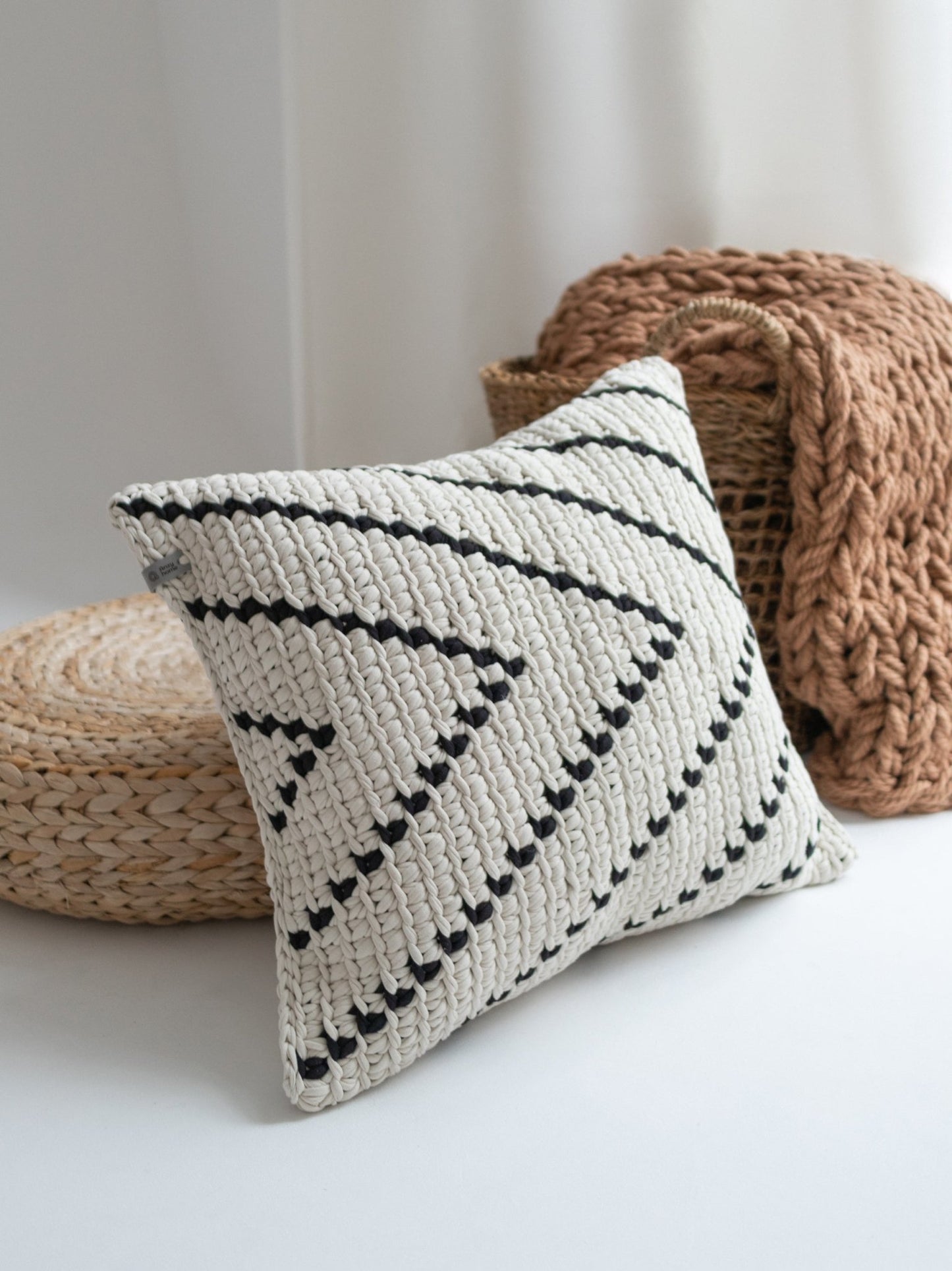 PATTERNED HANDKNIT PILLOW IVORY AND BLACK 20” - The Modern Heritage