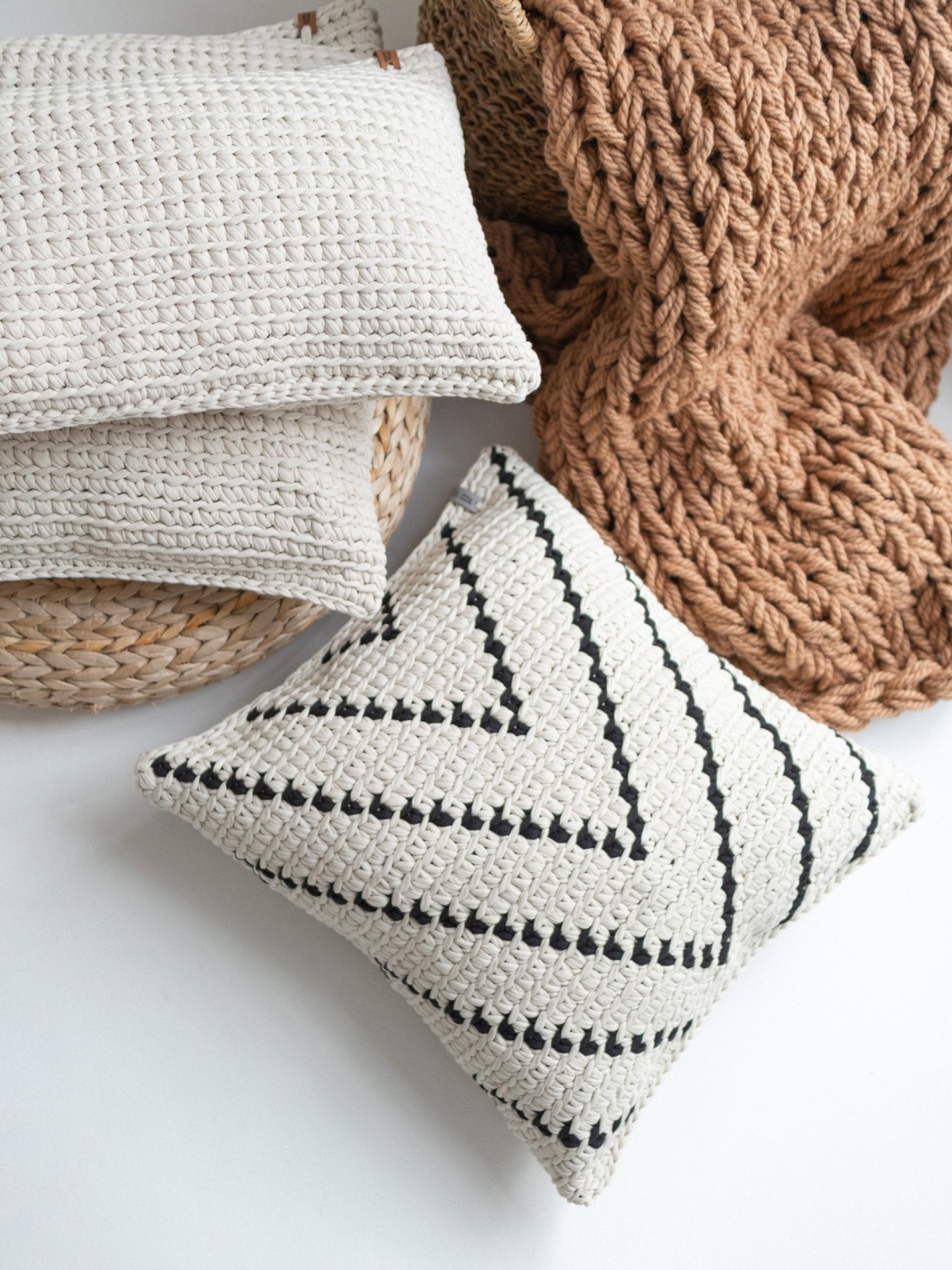 PATTERNED HANDKNIT PILLOW IVORY AND BLACK 20” - The Modern Heritage