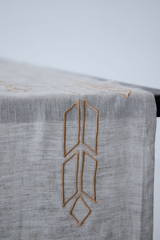 SPIKELETS EMBROIDERED LIGHT GREY TABLE RUNNER - The Modern Heritage