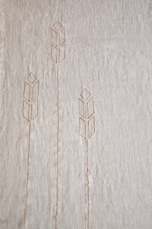 SPIKELETS EMBROIDERED LIGHT GREY TABLE RUNNER - The Modern Heritage