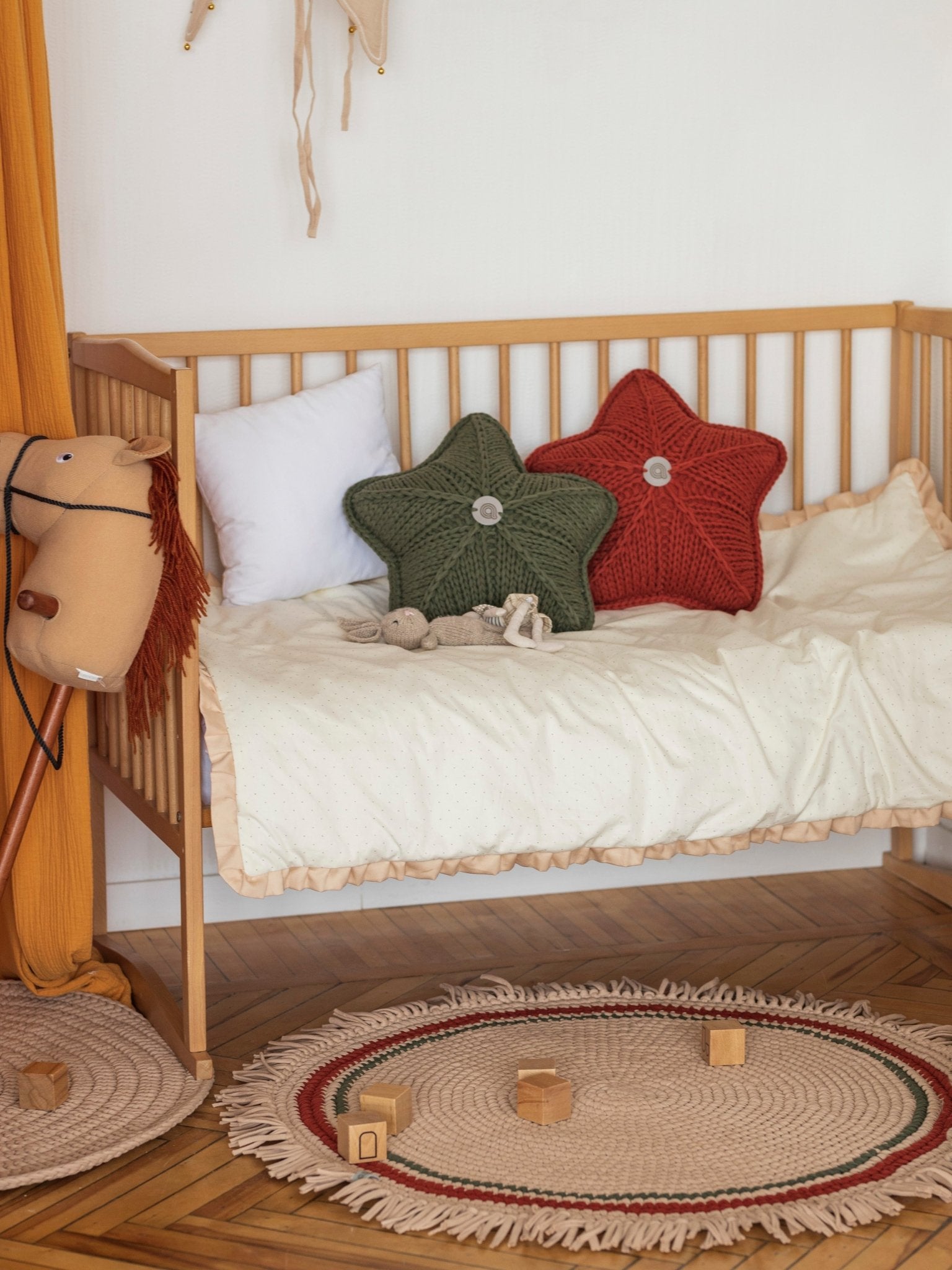 STAR-SHAPED HANDKNIT ACCENT PILLOW - The Modern Heritage