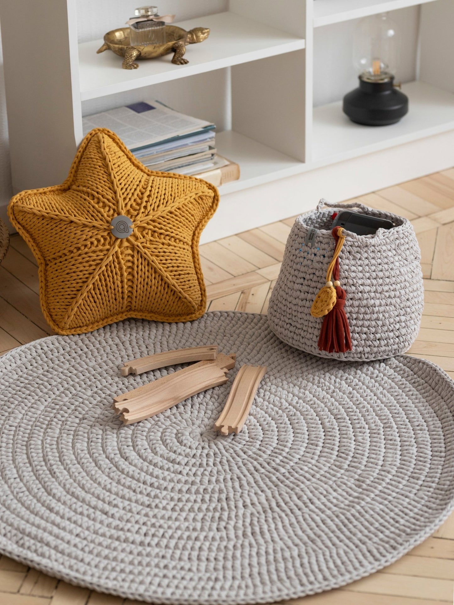 STAR-SHAPED HANDKNIT ACCENT PILLOW - The Modern Heritage