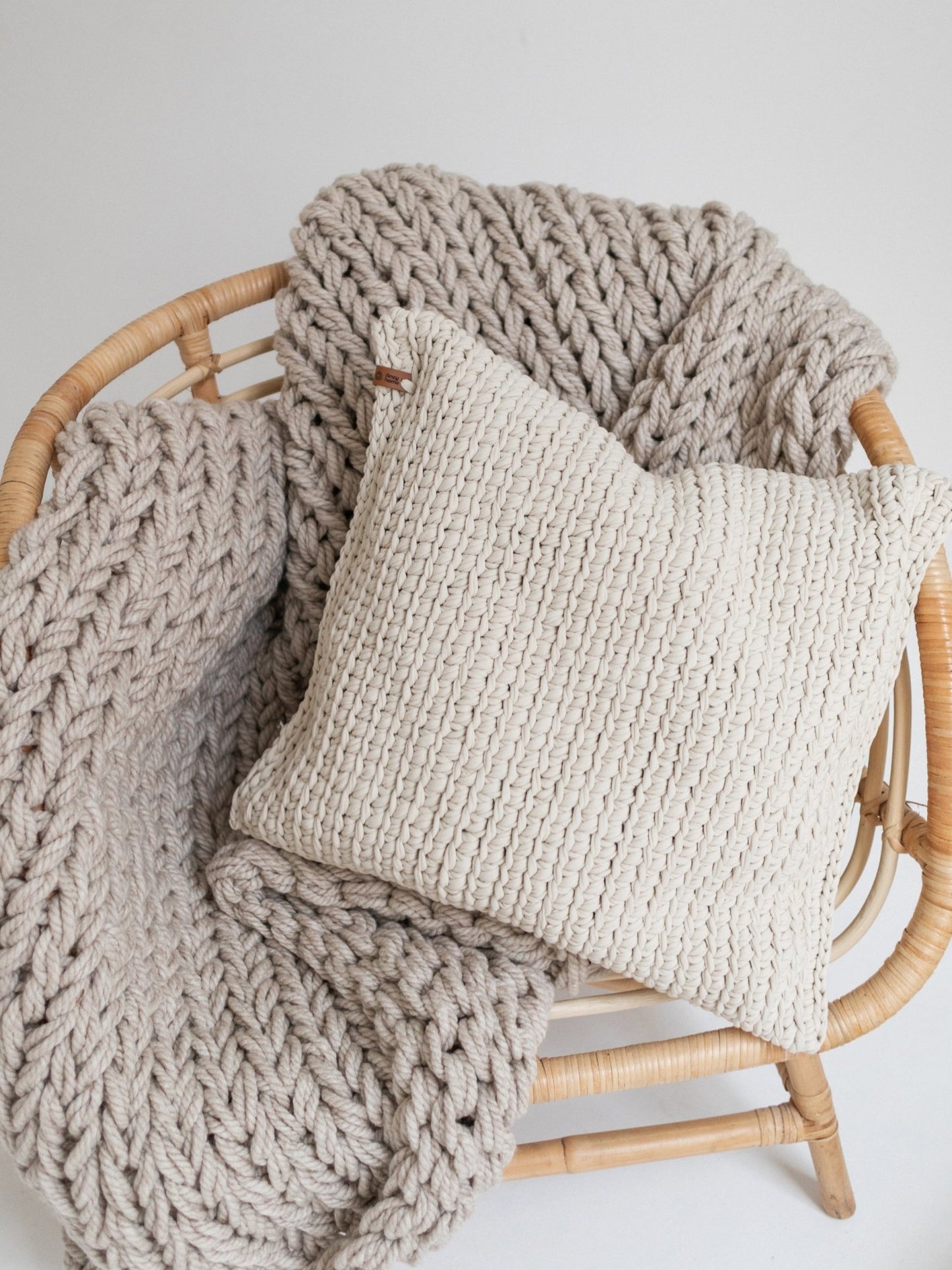 TEXTURED HANDKNIT PILLOW IVORY 20” - The Modern Heritage