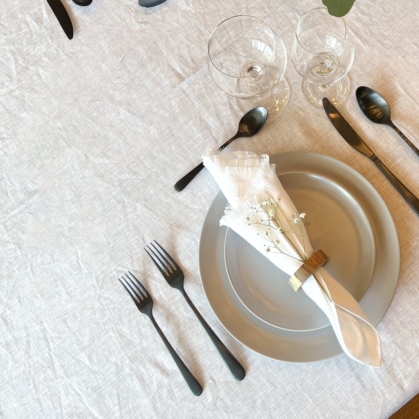 White Linen Round Tablecloth - The Modern Heritage