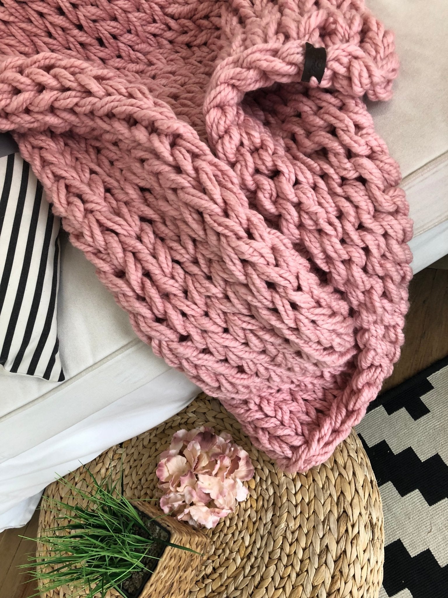 Chunky pink throw discount blanket