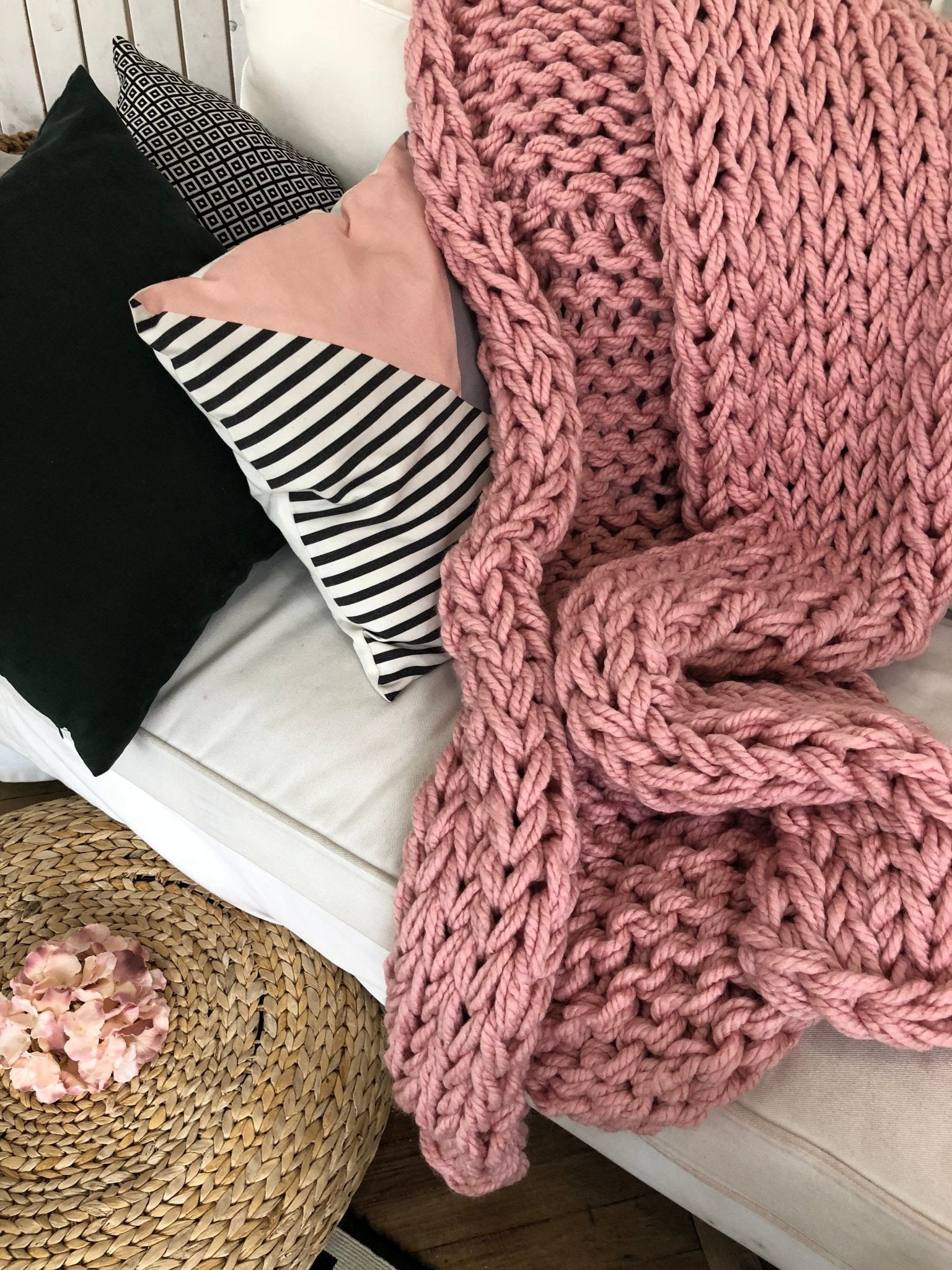 Knitted pink throw discount blanket