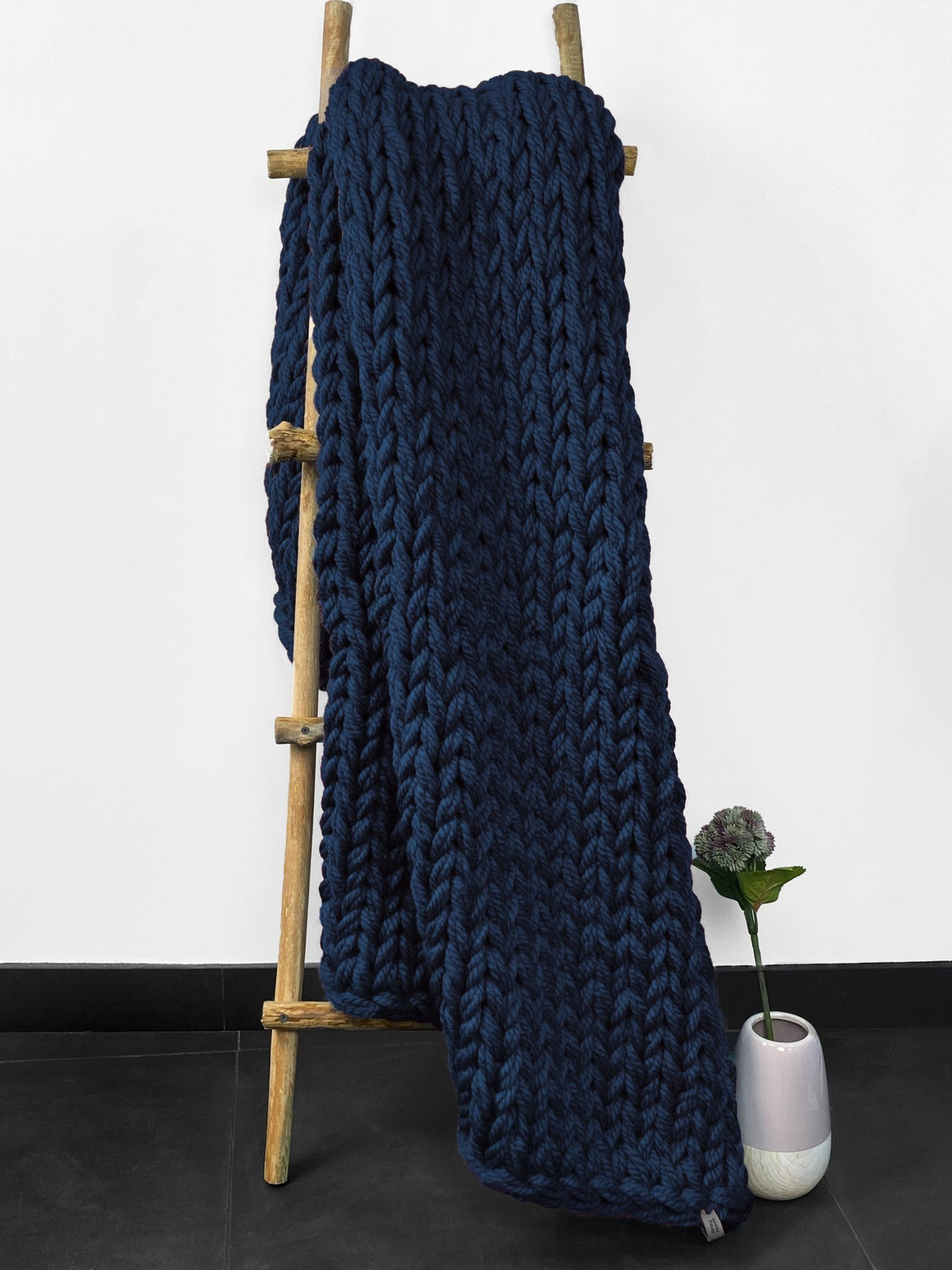 CHUNKY KNIT BLANKET NAVY - The Modern Heritage