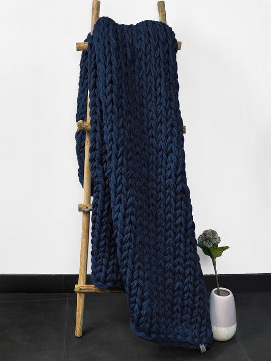 CHUNKY KNIT BLANKET NAVY - The Modern Heritage