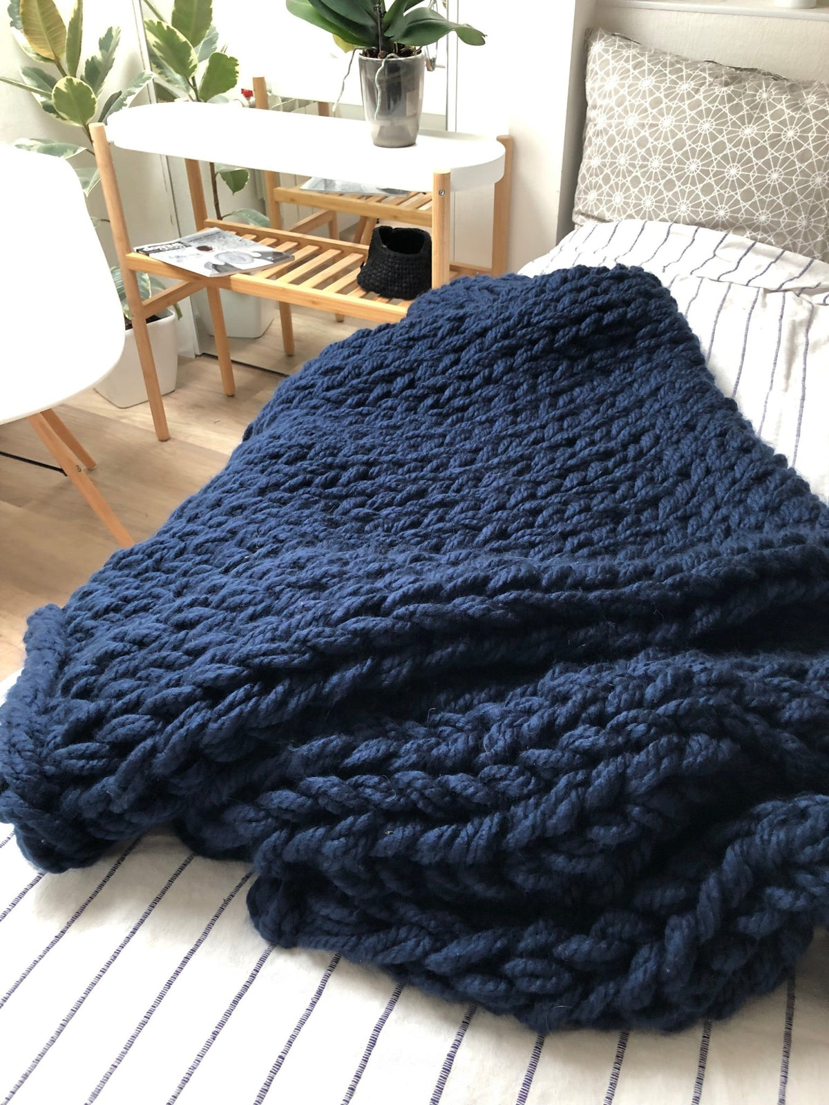 CHUNKY KNIT BLANKET NAVY - The Modern Heritage