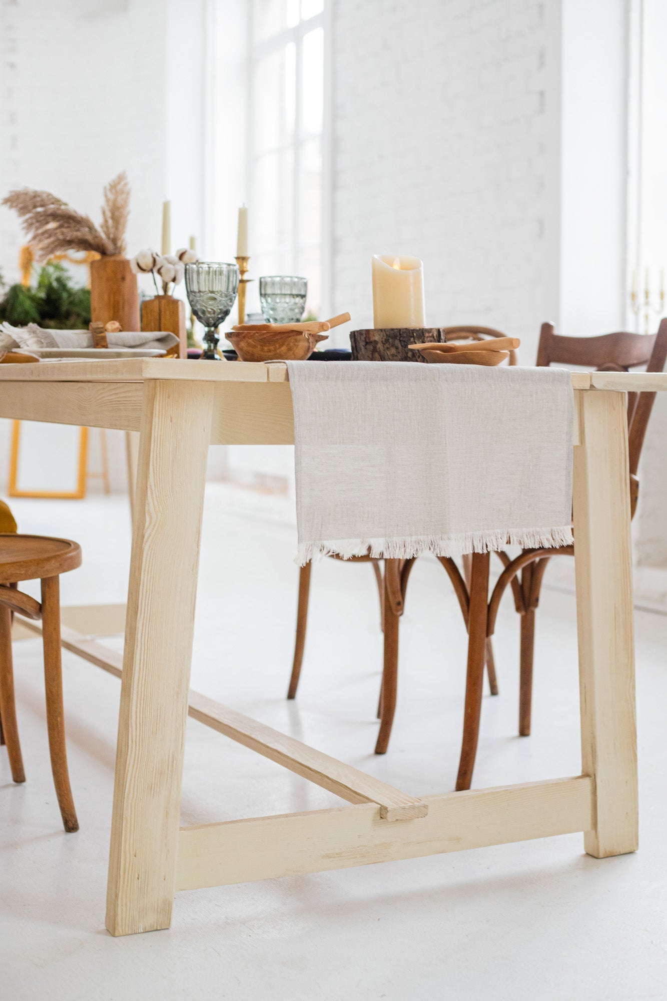 FRINGED EDGE LINEN TABLE RUNNER LIGHT GREY - The Modern Heritage