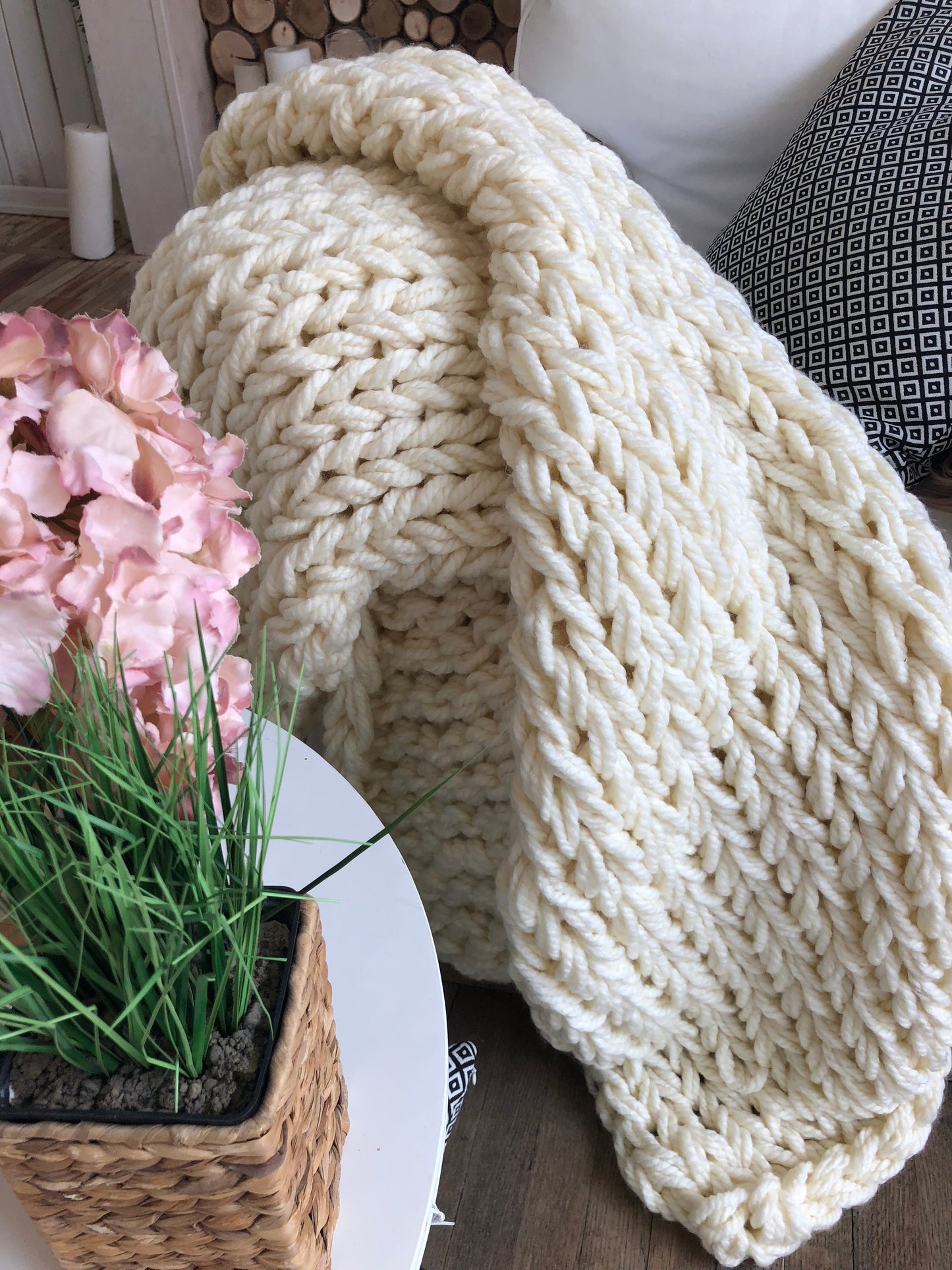 Handknit Chunky Knit Blanket Cream - The Modern Heritage