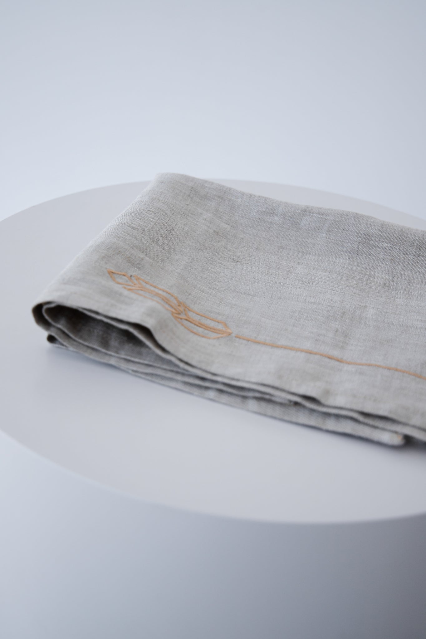 SPIKELETS EMBROIDERED LINEN NAPKINS LIGHT GREY SET OF 2 - The Modern Heritage