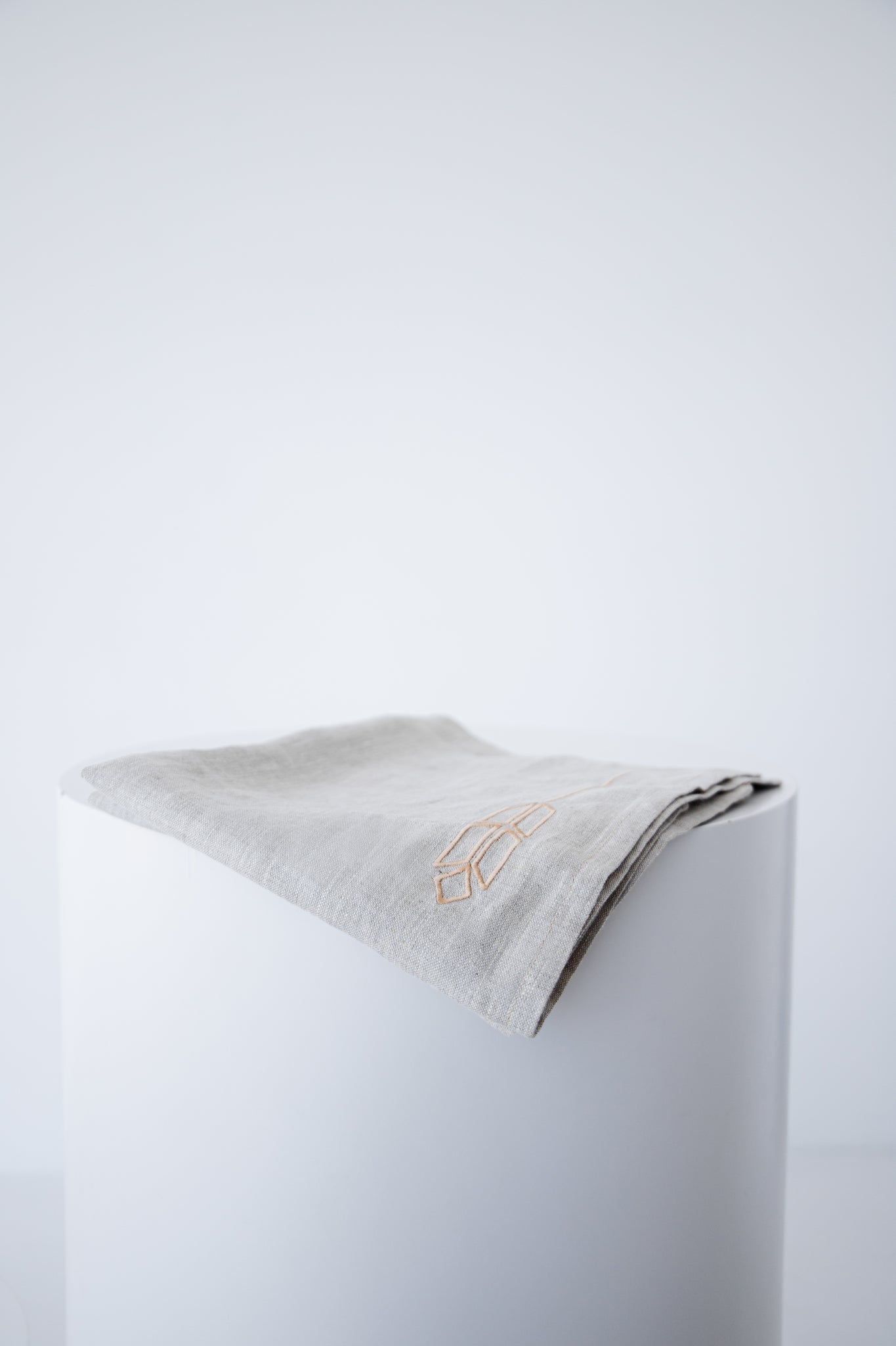 SPIKELETS EMBROIDERED LINEN NAPKINS LIGHT GREY SET OF 2 - The Modern Heritage