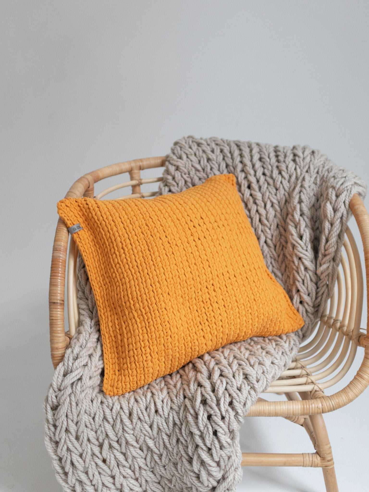 TEXTURED HANDKNIT PILLOW MUSTARD 20" - The Modern Heritage